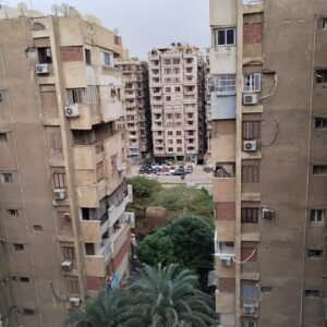 شقة مفروشة للايجارفي مدينة نصر شارع احمد فخري في موقع مميز 120م، غرفتين وريسيبشن قطعتين، تشطيب سوبر لوكس ومكيفة بالكامل مع إنترنت سريع. احجز الآن بـ 1500ج يومياً أو 30,000ج شهرياً عبر مفروشة.