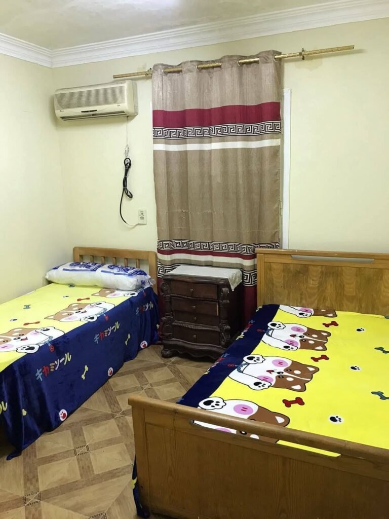 شقة مفروشة للإيجار في الحصري، 6 أكتوبر – غرفتان و4 أسرّة بأسانسير - صورة 2 من 8